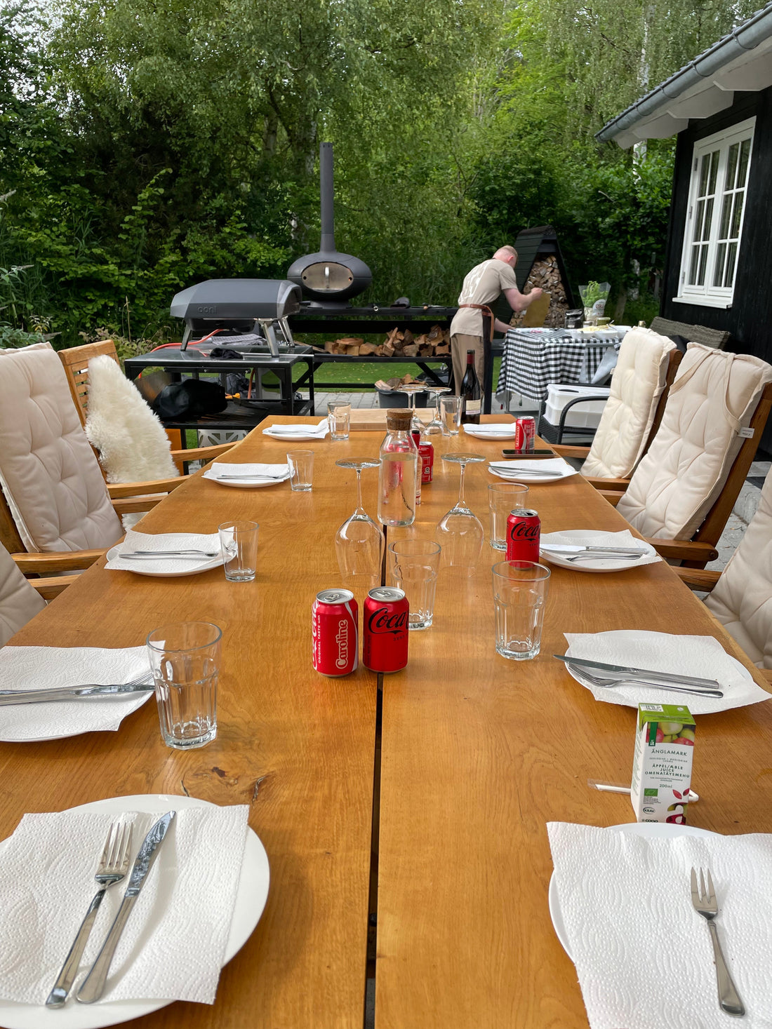 Weekend in the summer house with plenty of tea